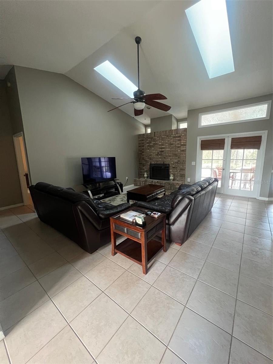 Image 3 of 22 For 1545 Antoinette Court