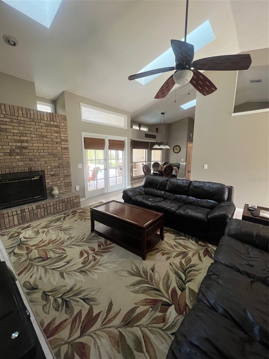 Image 4 of 22 For 1545 Antoinette Court