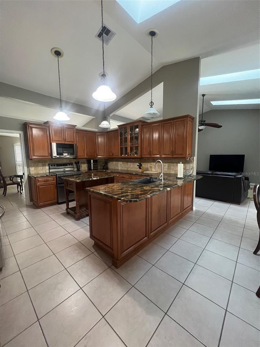 Image 7 of 22 For 1545 Antoinette Court