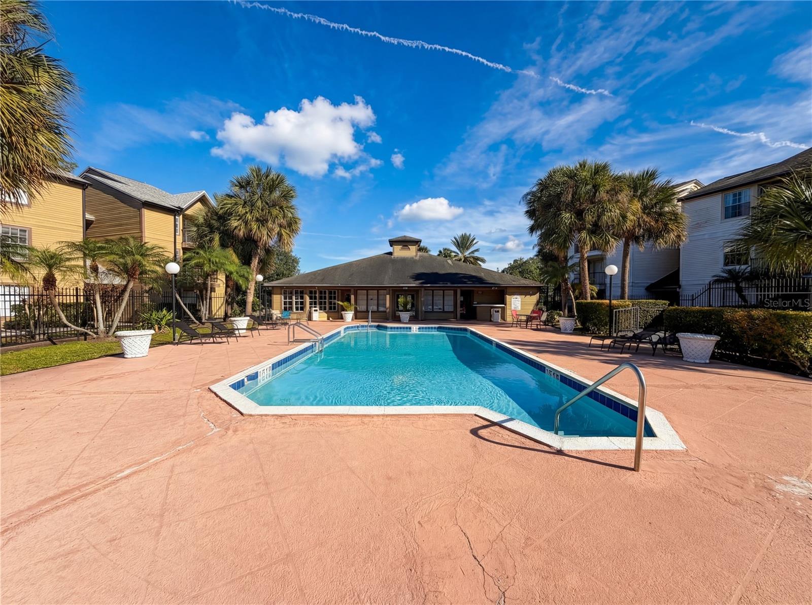 Image 16 of 25 For 1948 Lake Atriums Circle 113