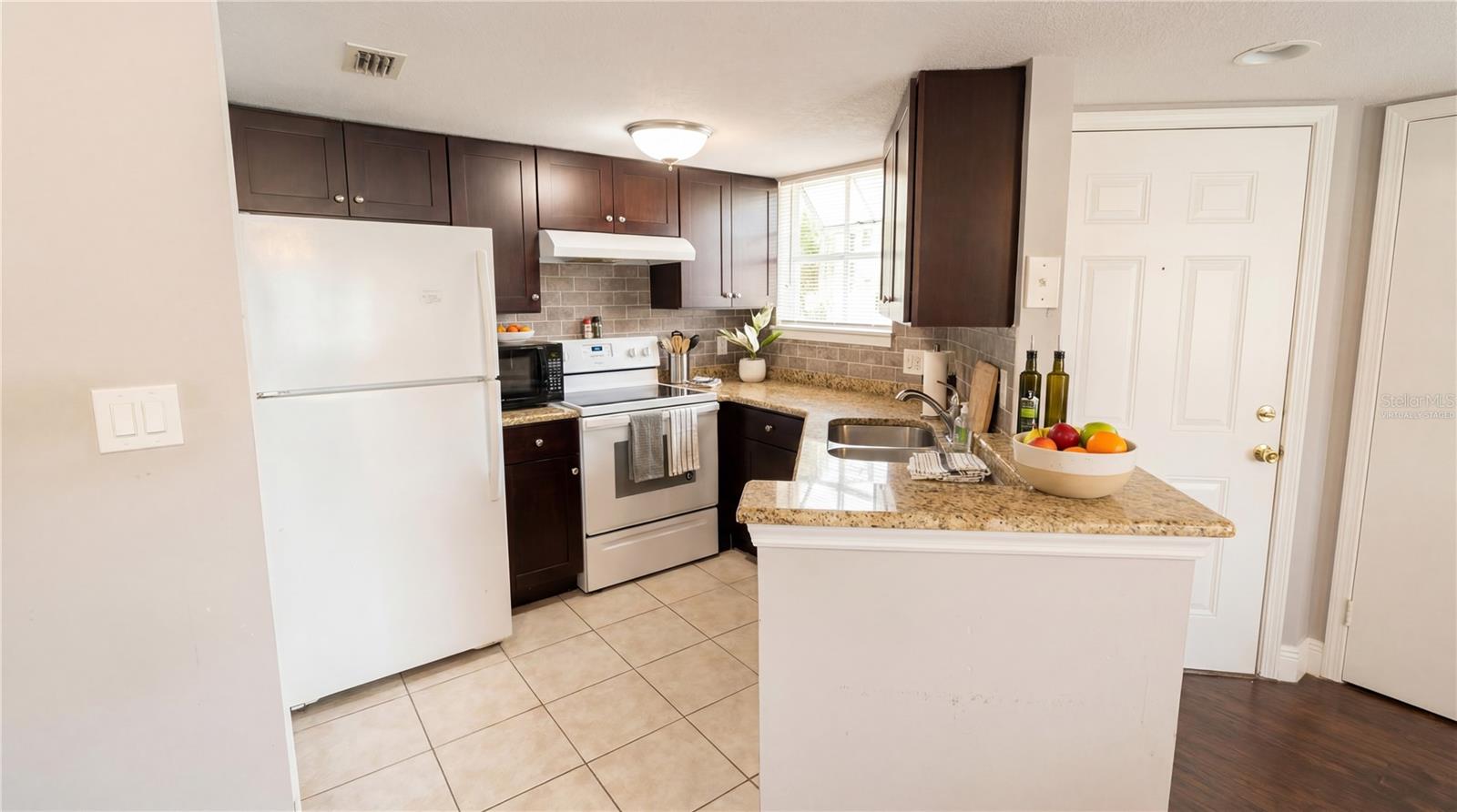 Image 4 of 25 For 1948 Lake Atriums Circle 113