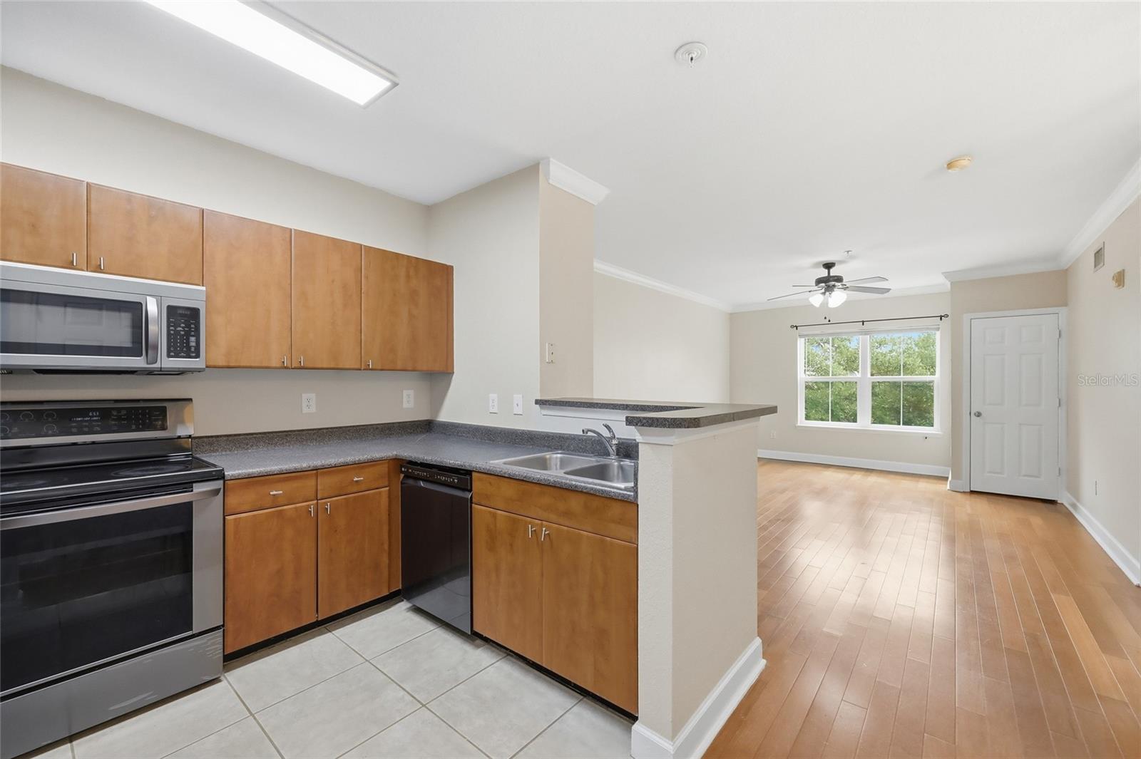 Image 3 of 26 For 204 South Street 4053