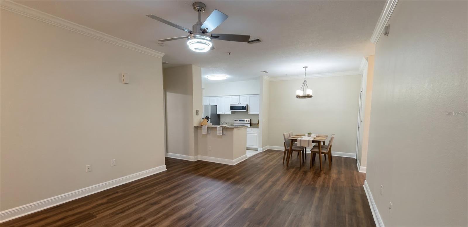 Image 4 of 15 For 430 Southern Pecan Circle 101