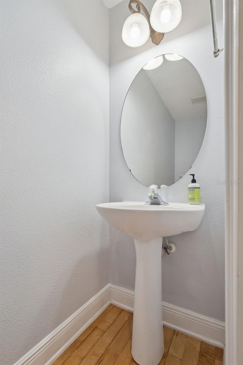 Image 12 of 48 For 1151 Delaney Avenue 3