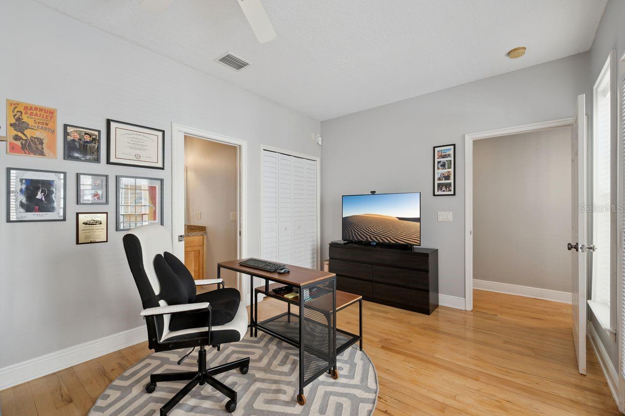 Image 31 of 48 For 1151 Delaney Avenue 3