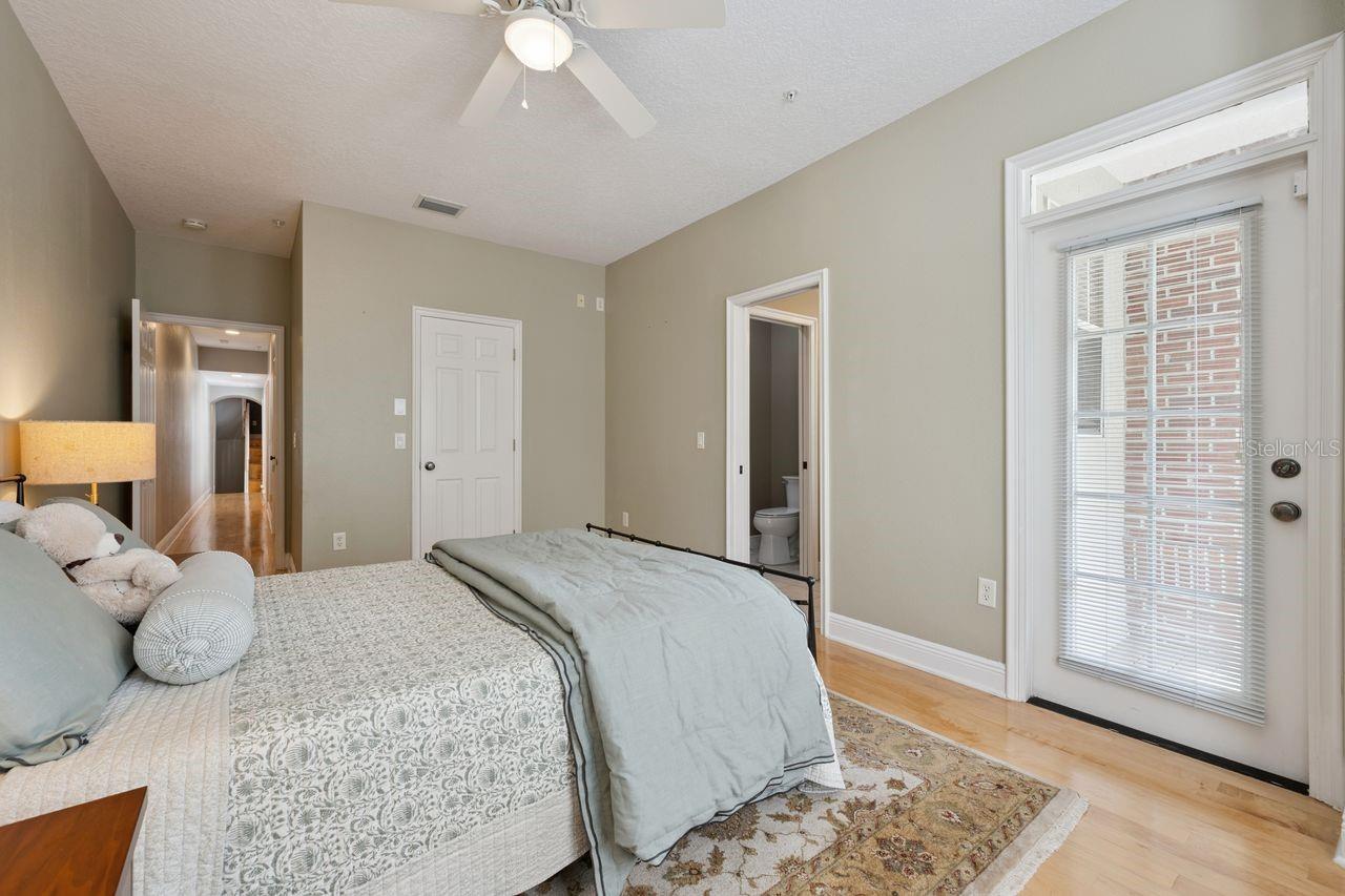 Image 35 of 48 For 1151 Delaney Avenue 3