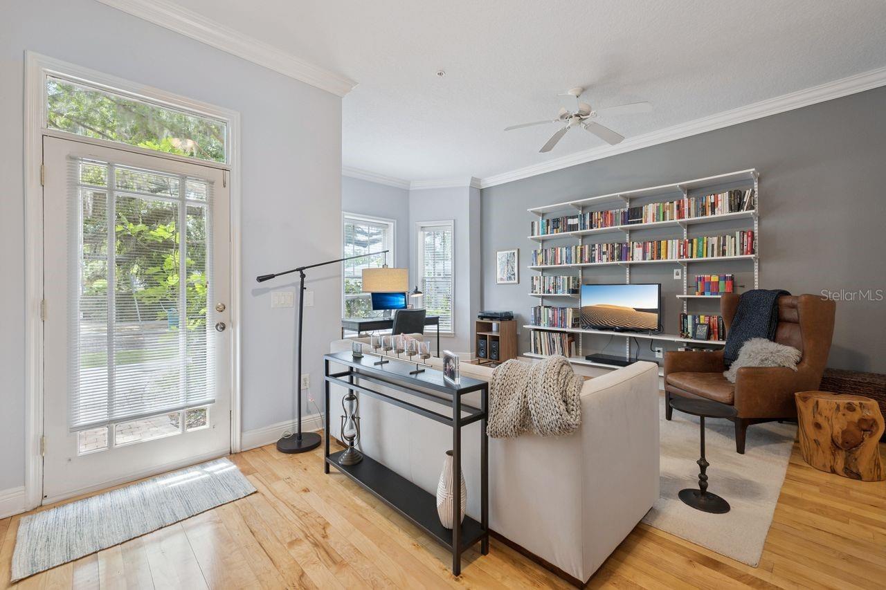 Image 4 of 48 For 1151 Delaney Avenue 3