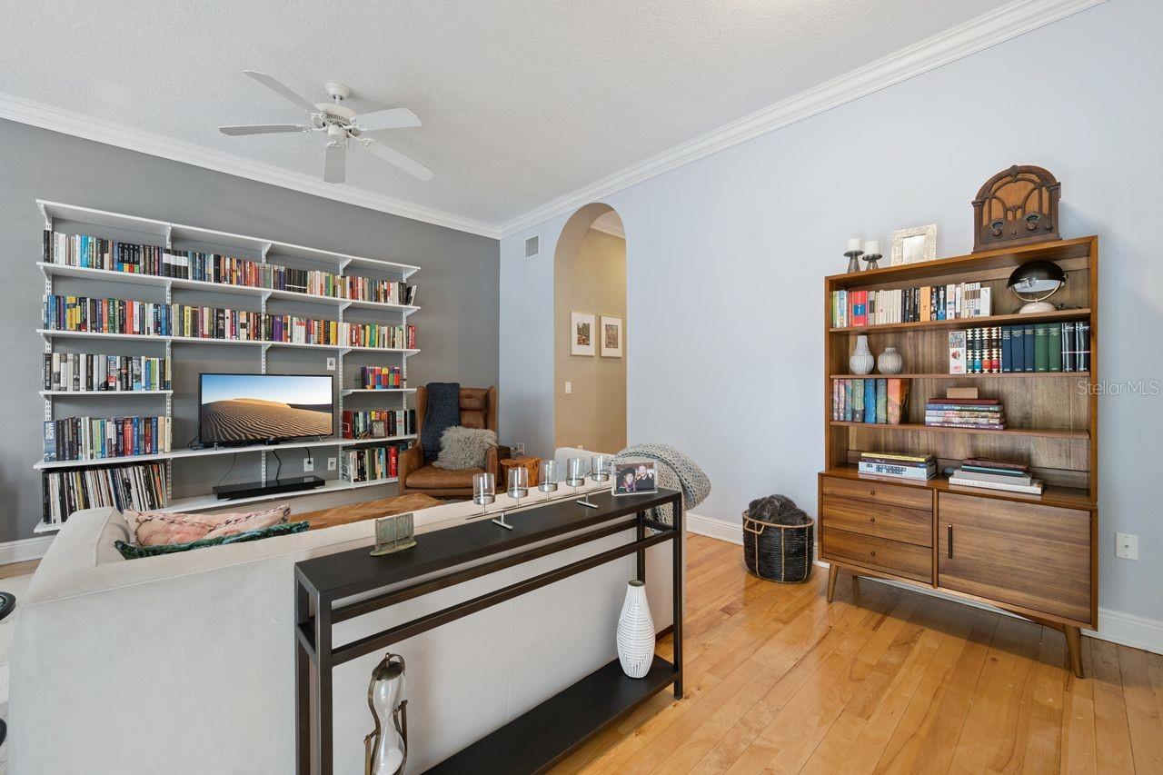 Image 5 of 48 For 1151 Delaney Avenue 3