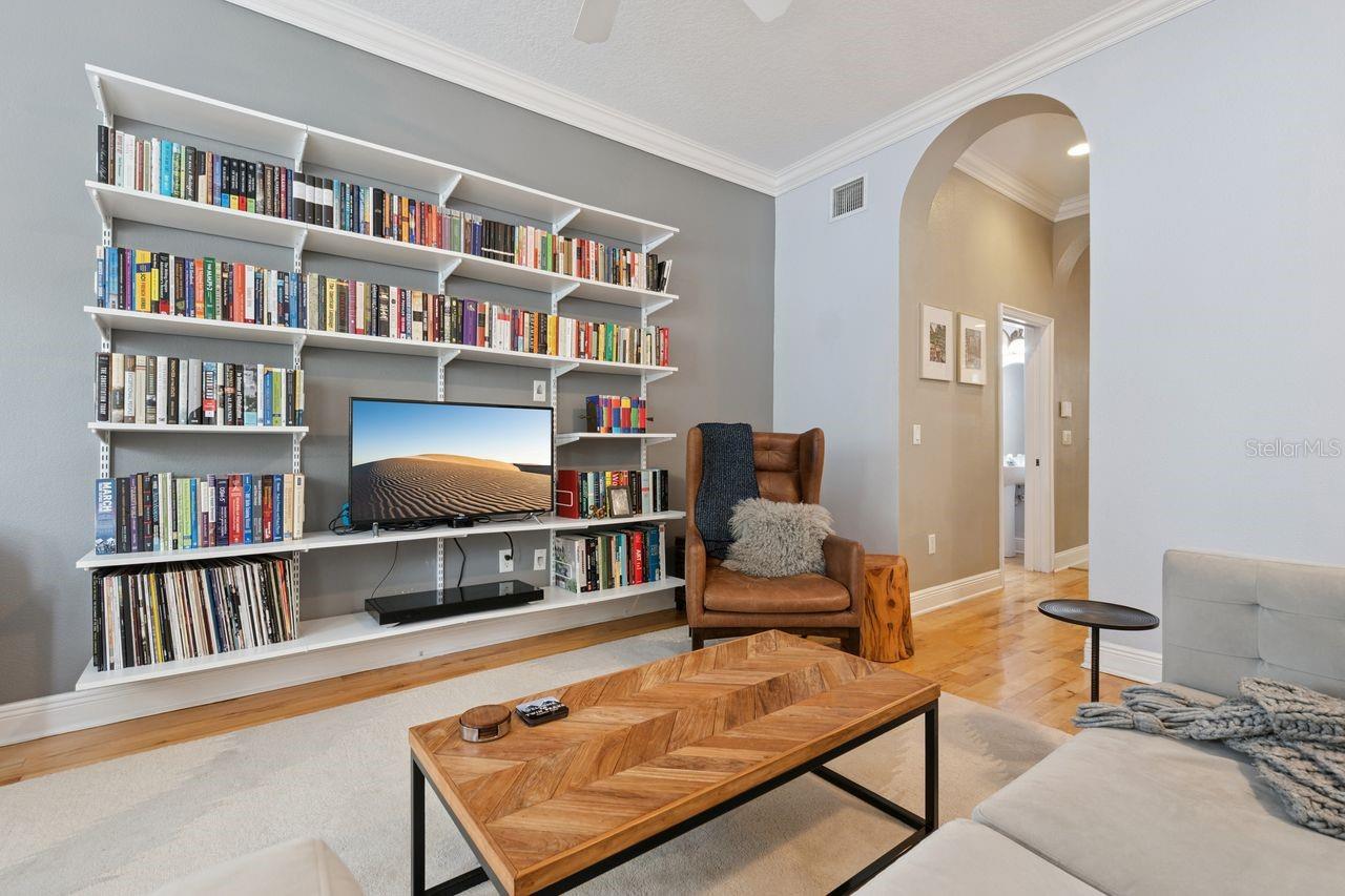 Image 6 of 48 For 1151 Delaney Avenue 3