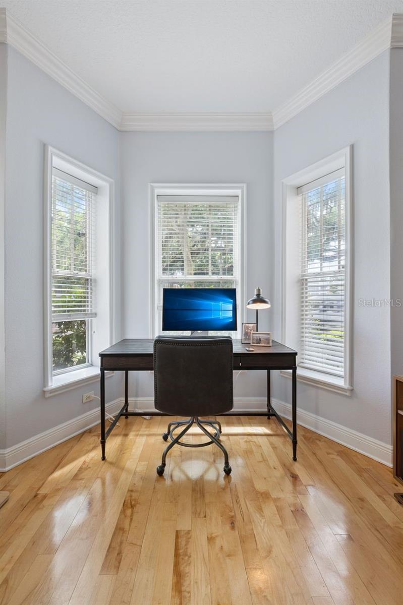 Image 9 of 48 For 1151 Delaney Avenue 3