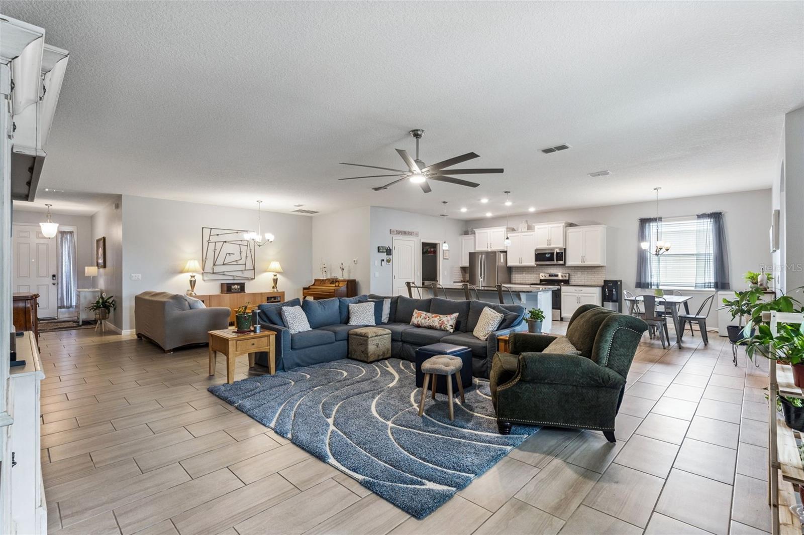 Image 4 of 49 For 484 Cavesson Street