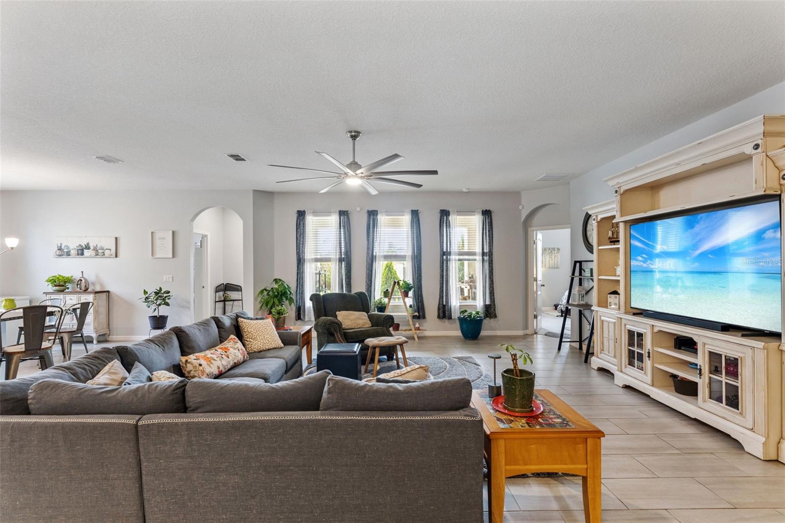 Image 5 of 49 For 484 Cavesson Street