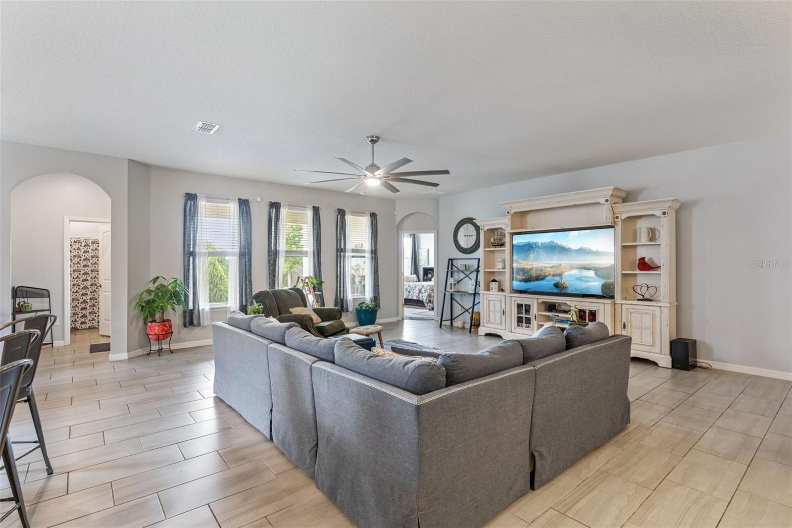 Image 6 of 49 For 484 Cavesson Street