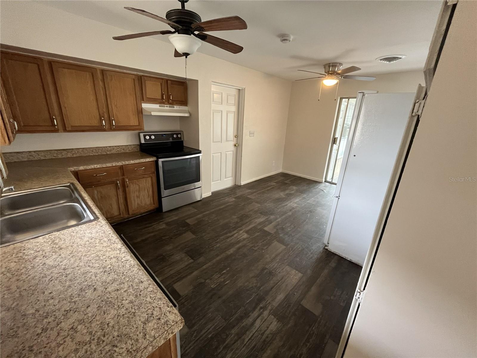 Image 12 of 33 For 509 East Street