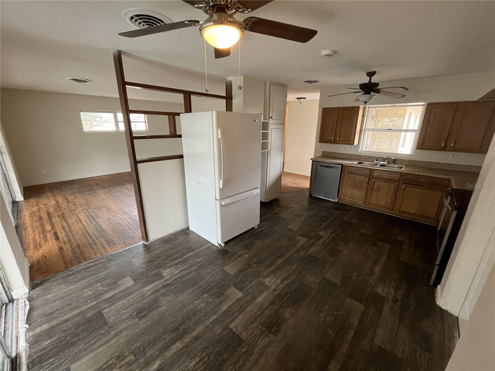 Image 14 of 33 For 509 East Street