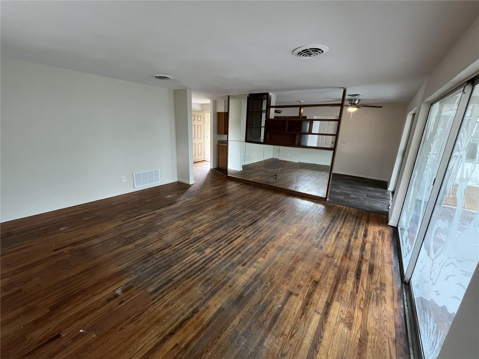 Image 17 of 33 For 509 East Street