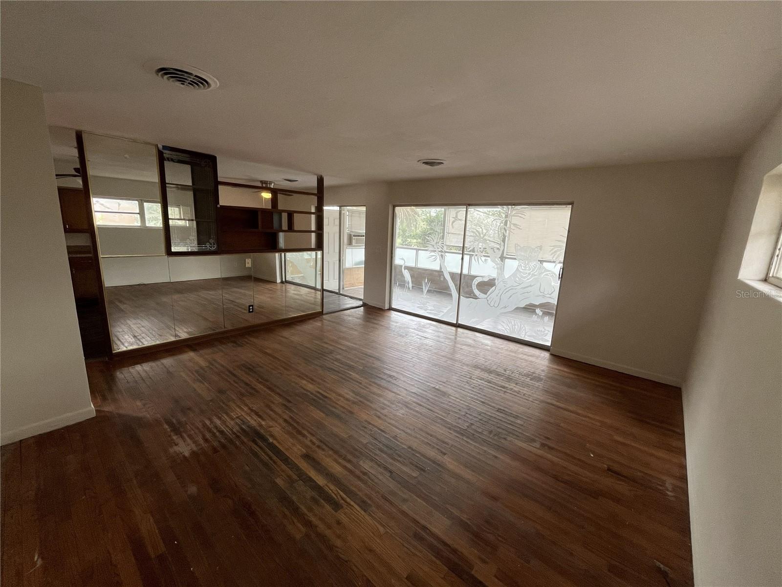 Image 18 of 33 For 509 East Street