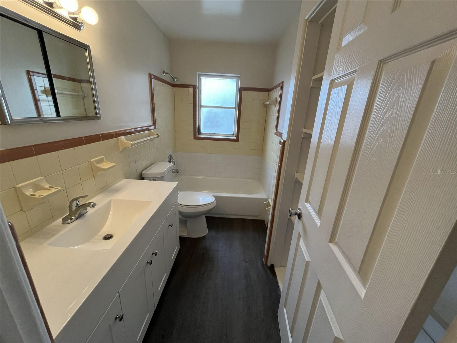 Image 22 of 33 For 509 East Street