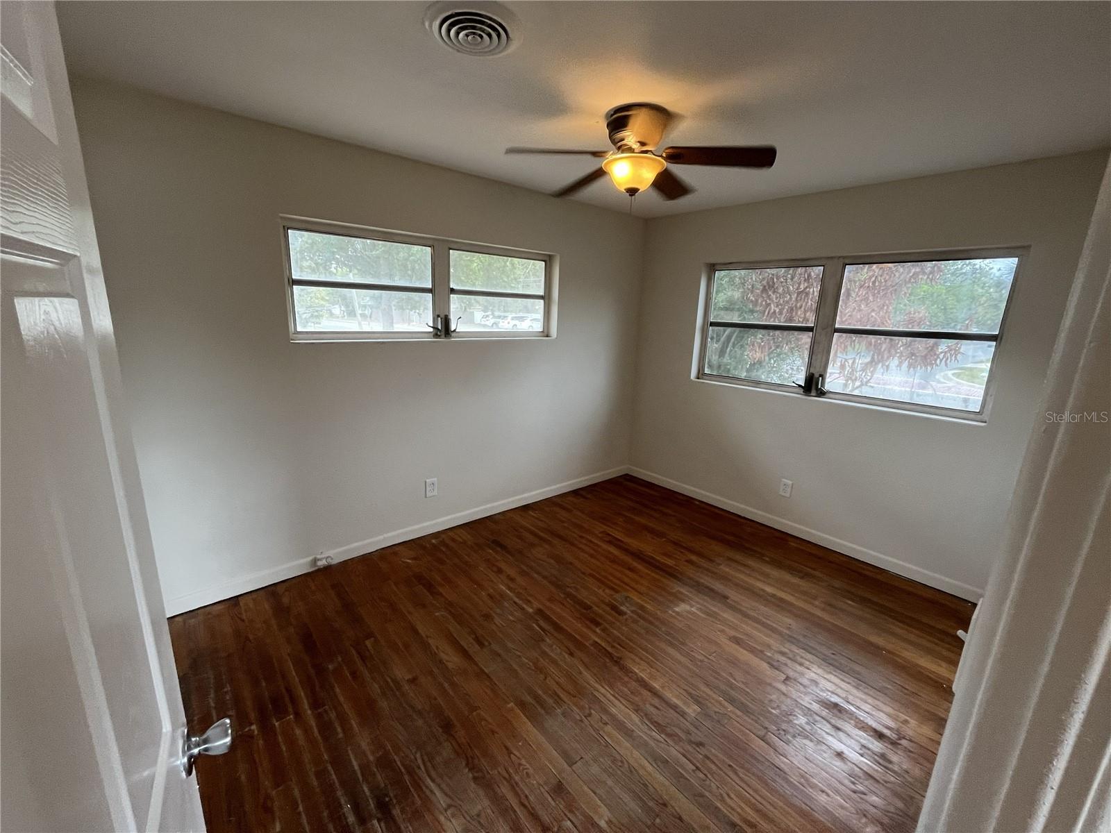 Image 25 of 33 For 509 East Street