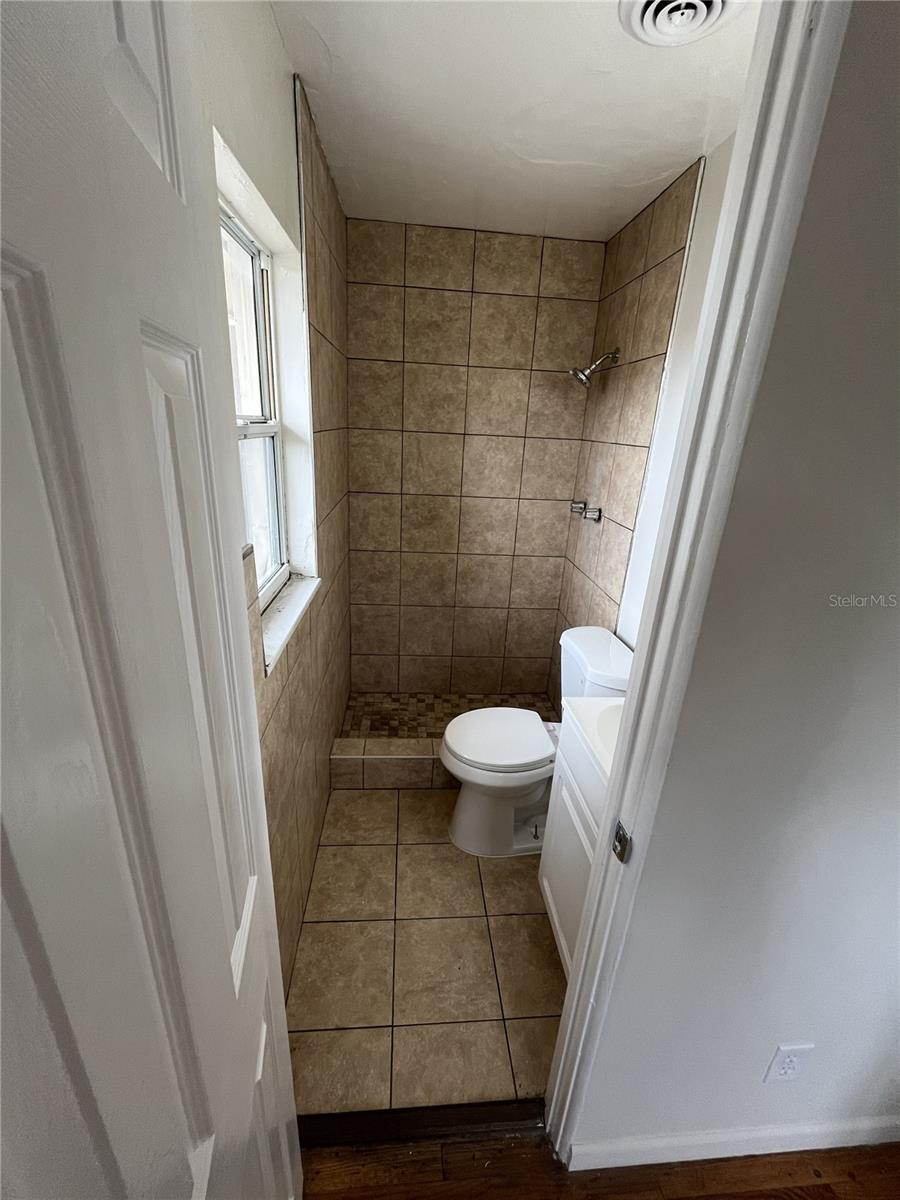 Image 32 of 33 For 509 East Street