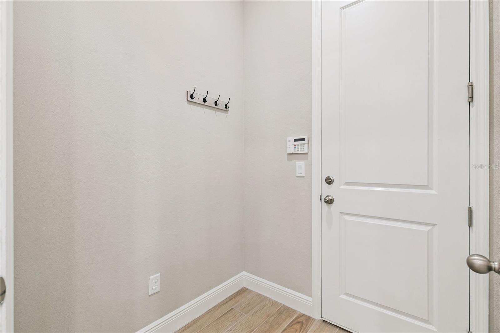 Image 36 of 51 For 6491 Cyrils Drive