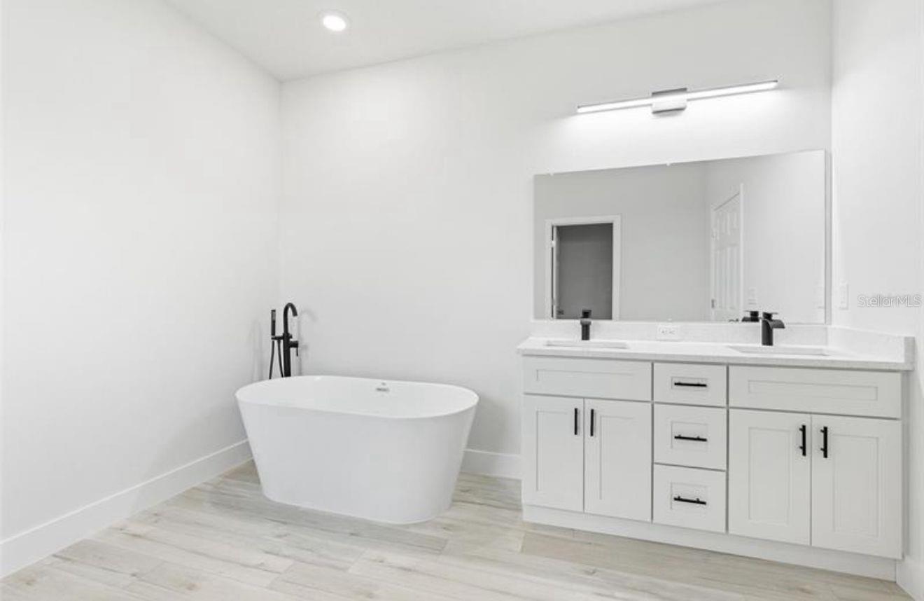 Image 18 of 21 For 2660 Sw 162nd Street Rd