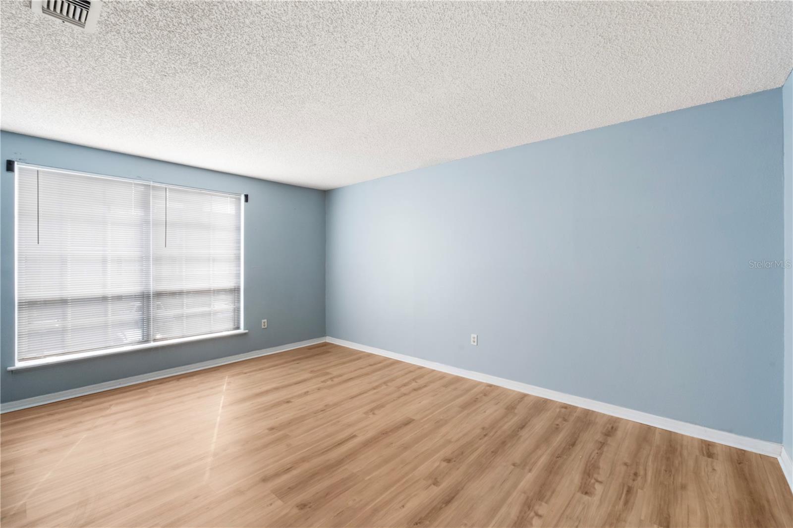 Image 11 of 15 For 4160 Versailles Drive 4160d