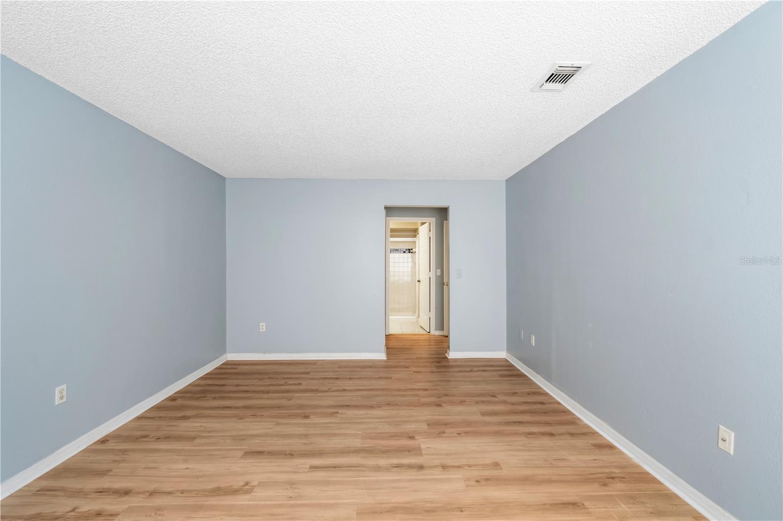 Image 12 of 15 For 4160 Versailles Drive 4160d