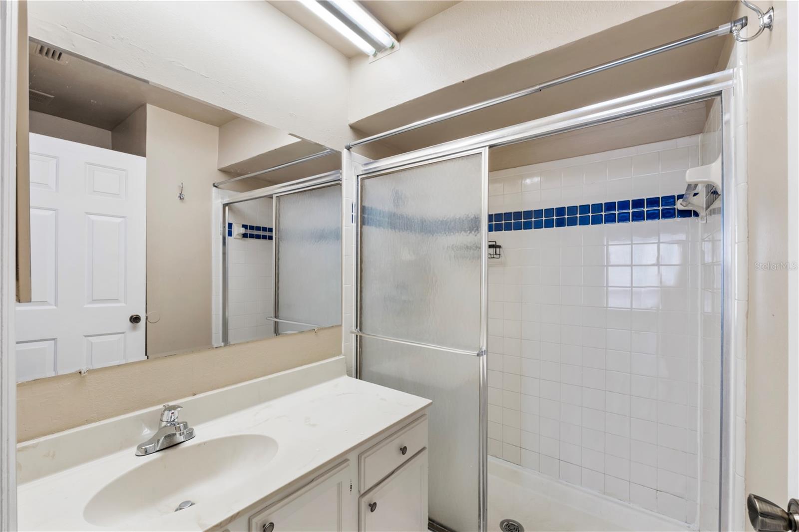 Image 14 of 15 For 4160 Versailles Drive 4160d