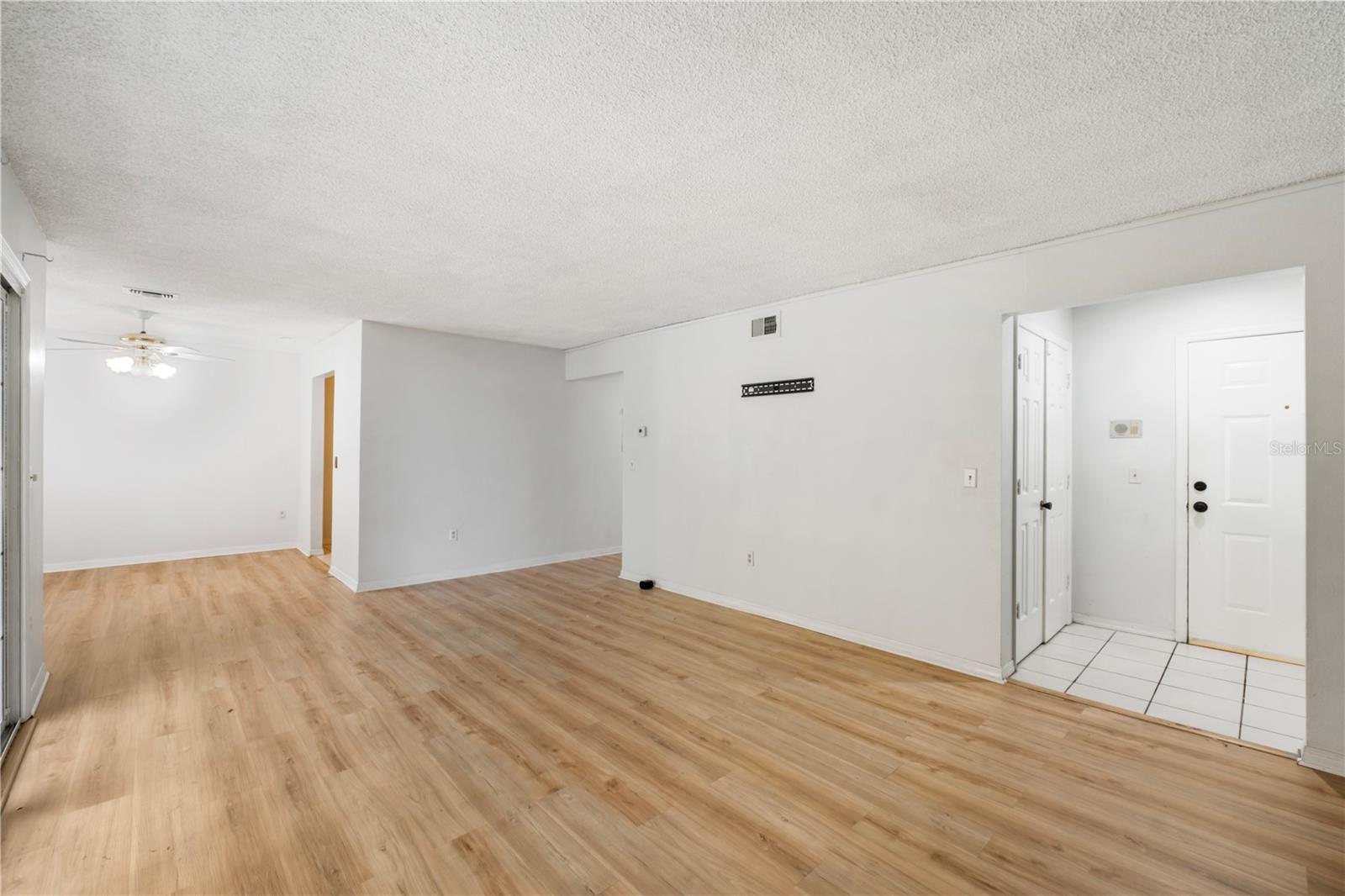 Image 3 of 15 For 4160 Versailles Drive 4160d