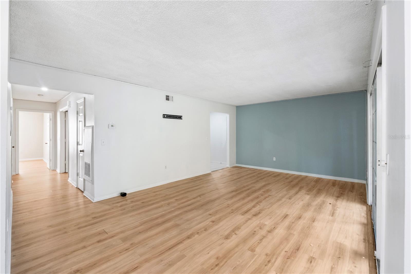 Image 4 of 15 For 4160 Versailles Drive 4160d