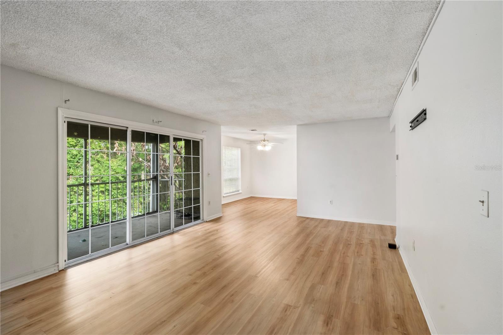 Image 5 of 15 For 4160 Versailles Drive 4160d