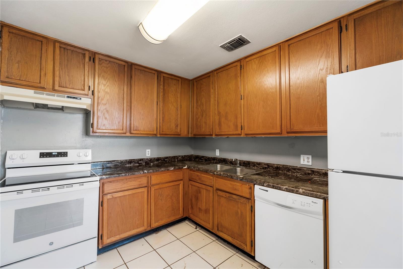 Image 7 of 15 For 4160 Versailles Drive 4160d