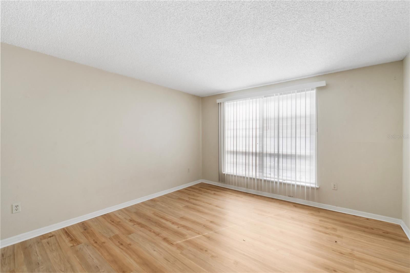 Image 8 of 15 For 4160 Versailles Drive 4160d