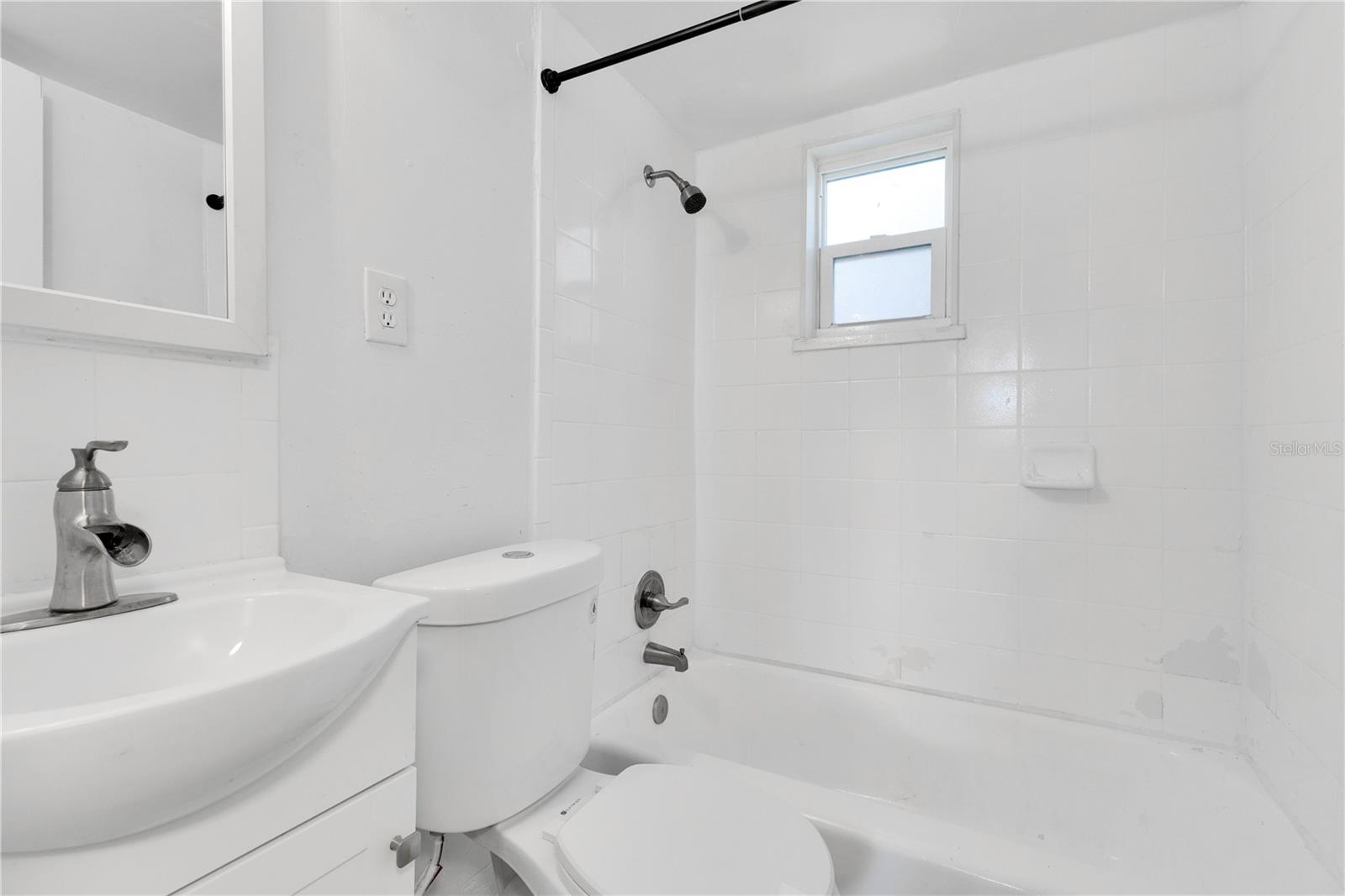 Image 11 of 32 For 1025 Colyer Street A-b