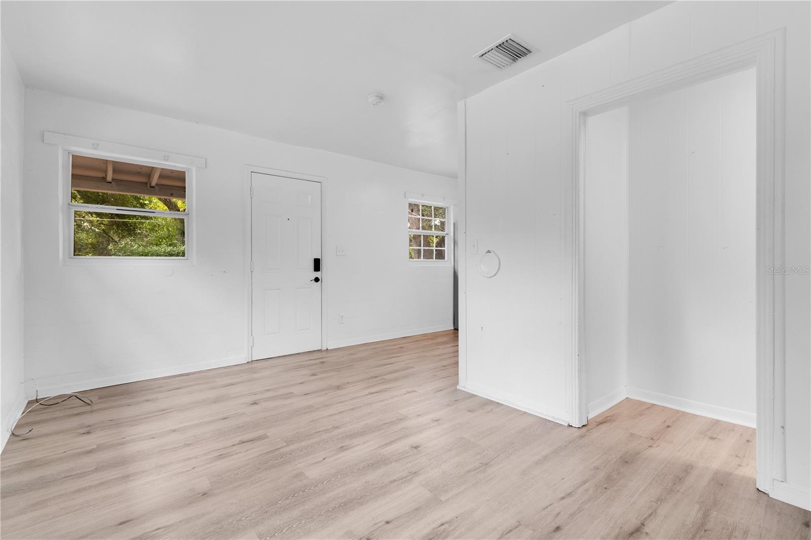 Image 13 of 32 For 1025 Colyer Street A-b