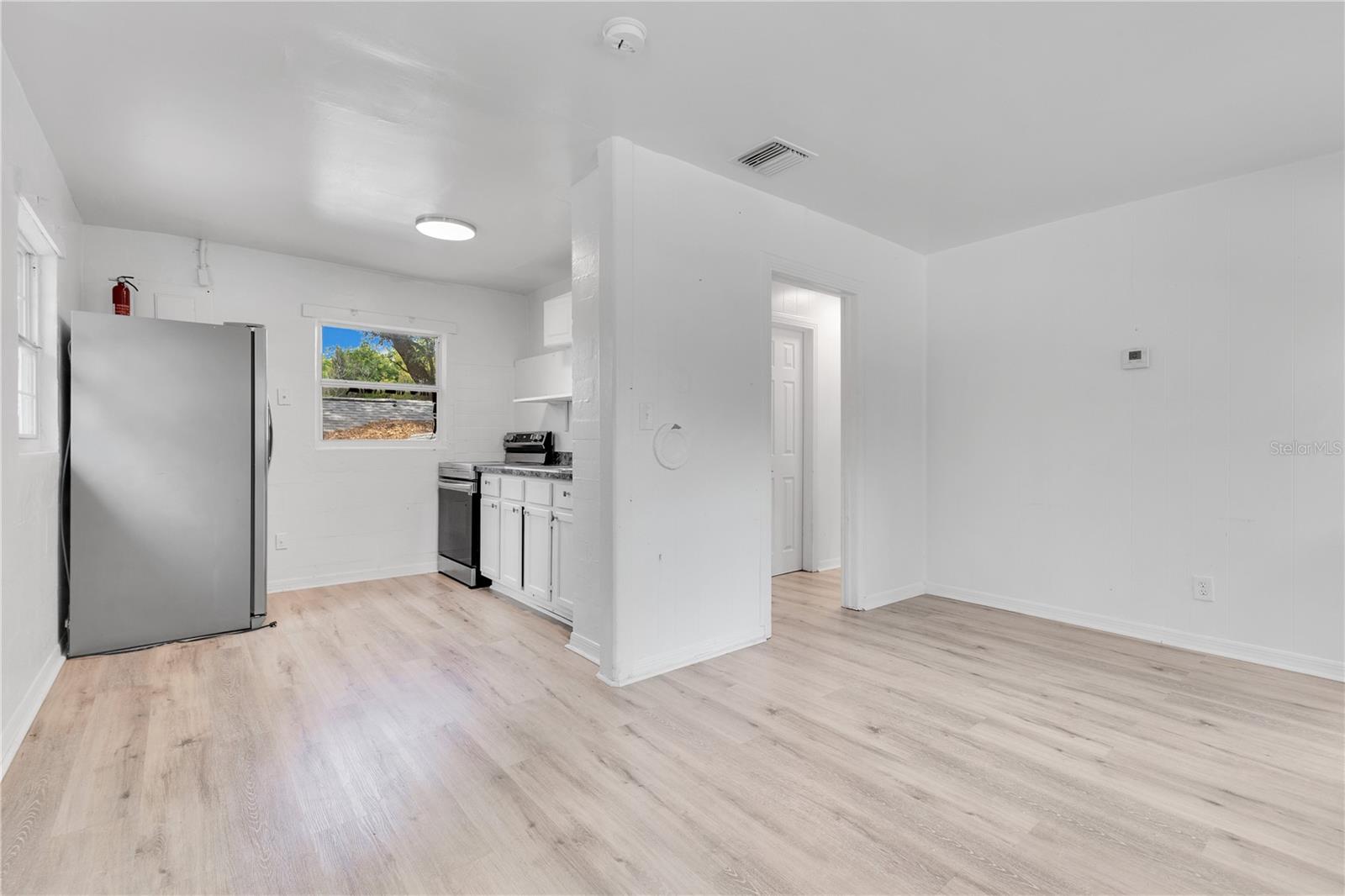 Image 15 of 32 For 1025 Colyer Street A-b
