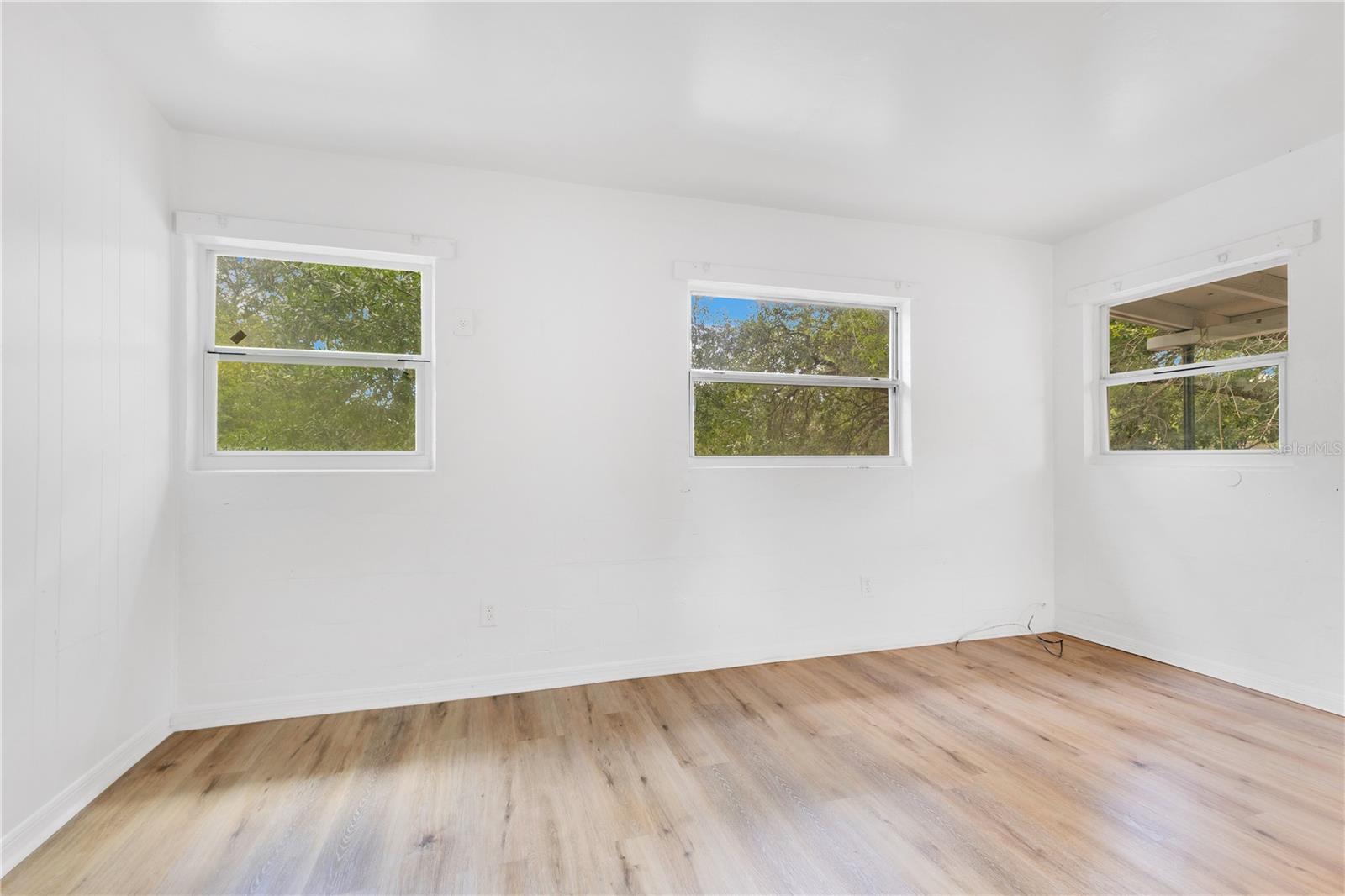 Image 17 of 32 For 1025 Colyer Street A-b