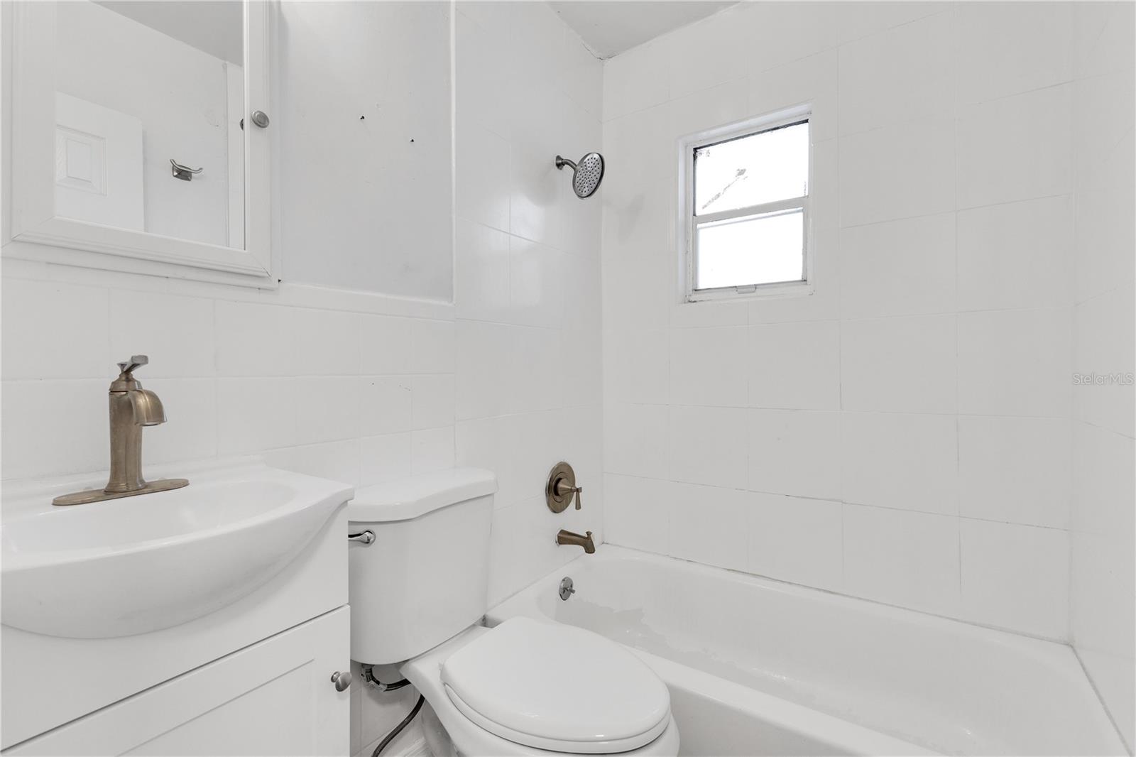Image 19 of 32 For 1025 Colyer Street A-b