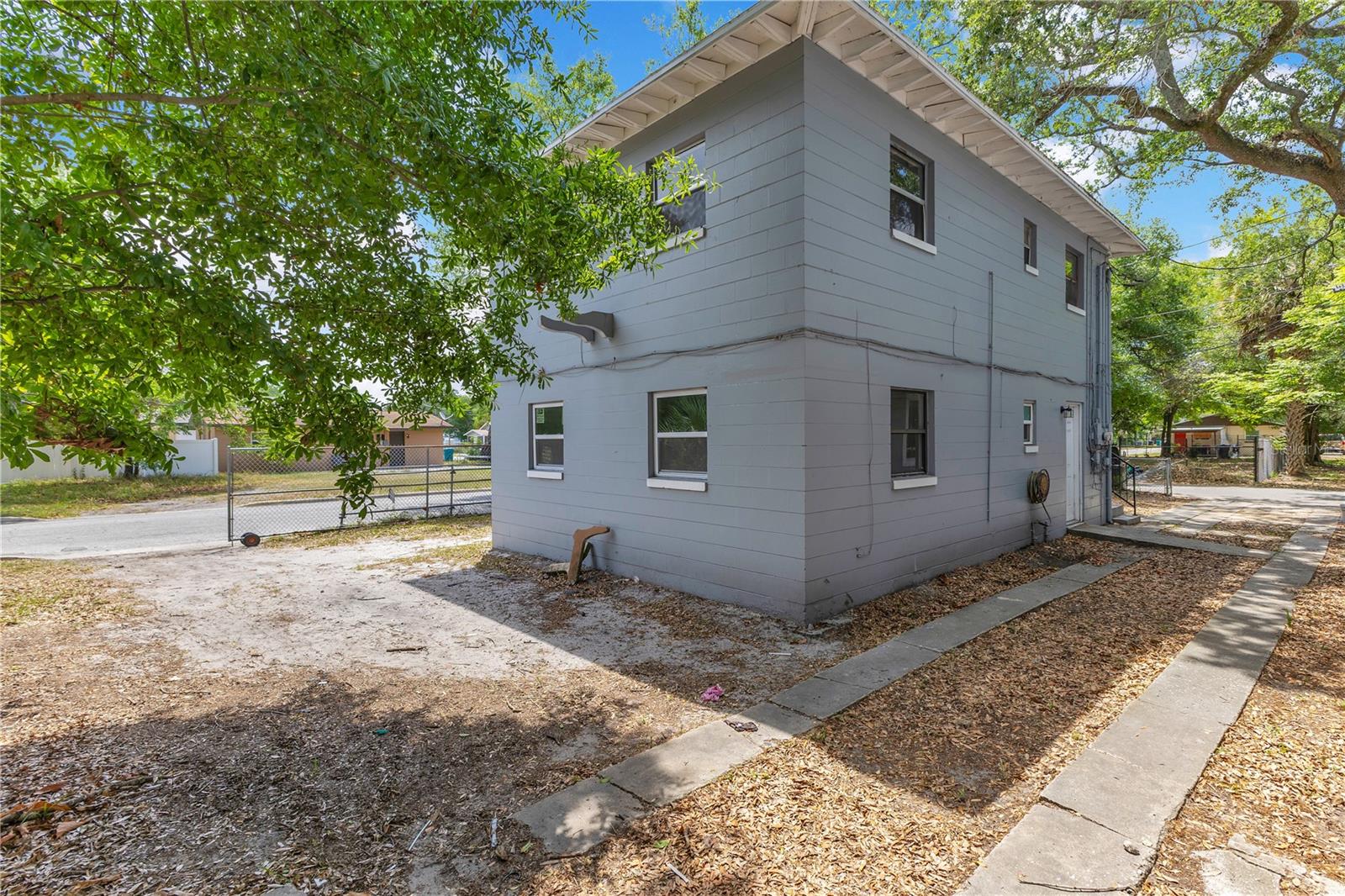 Image 25 of 32 For 1025 Colyer Street A-b