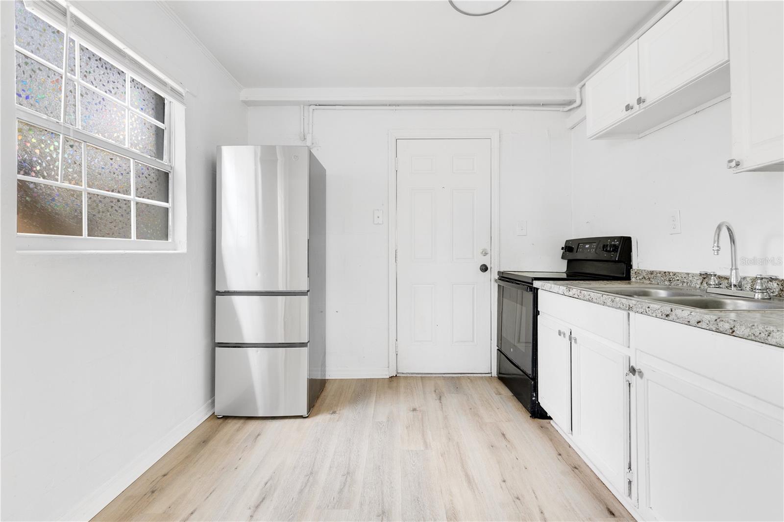 Image 4 of 32 For 1025 Colyer Street A-b