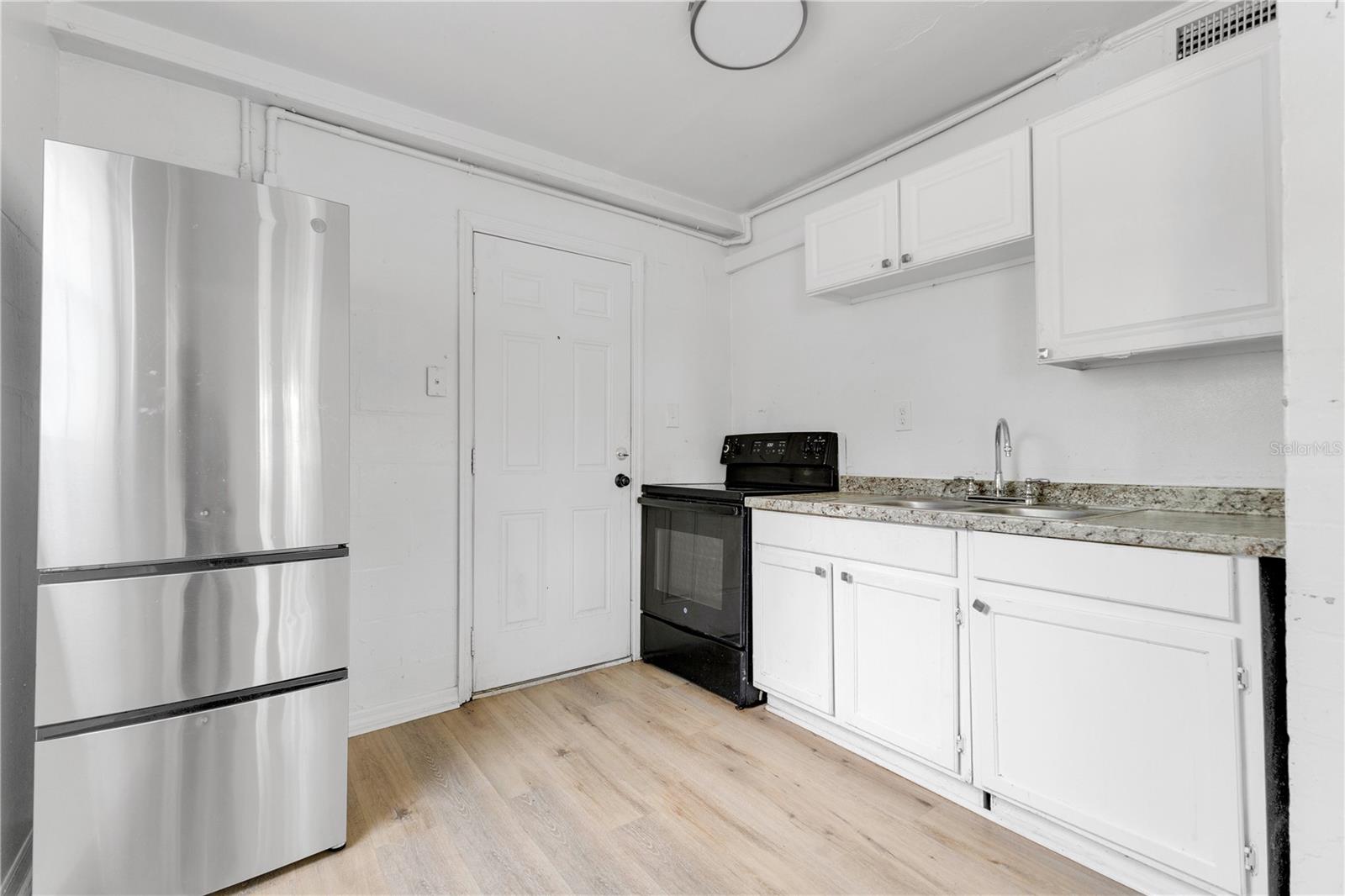Image 5 of 32 For 1025 Colyer Street A-b