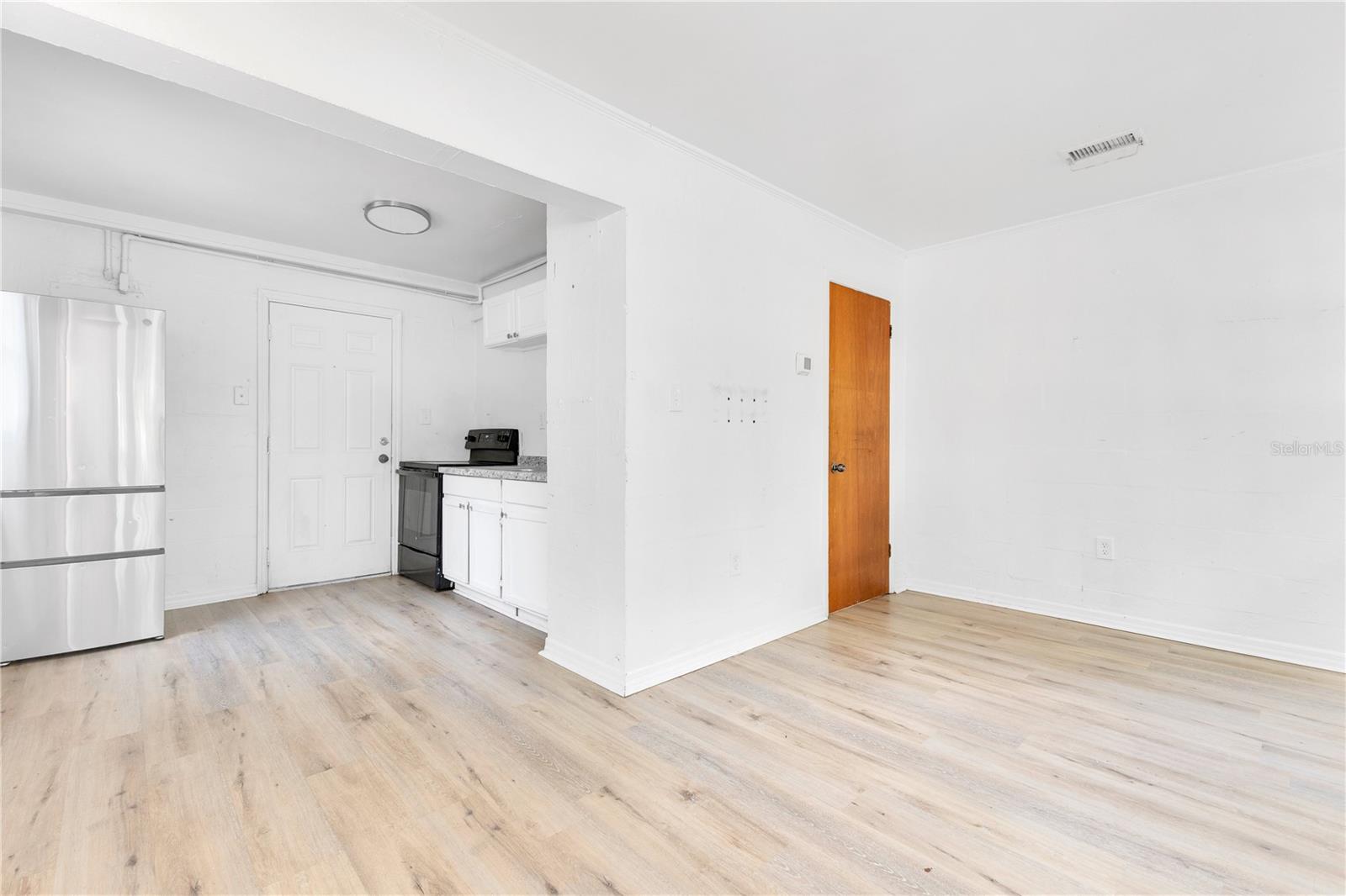 Image 6 of 32 For 1025 Colyer Street A-b