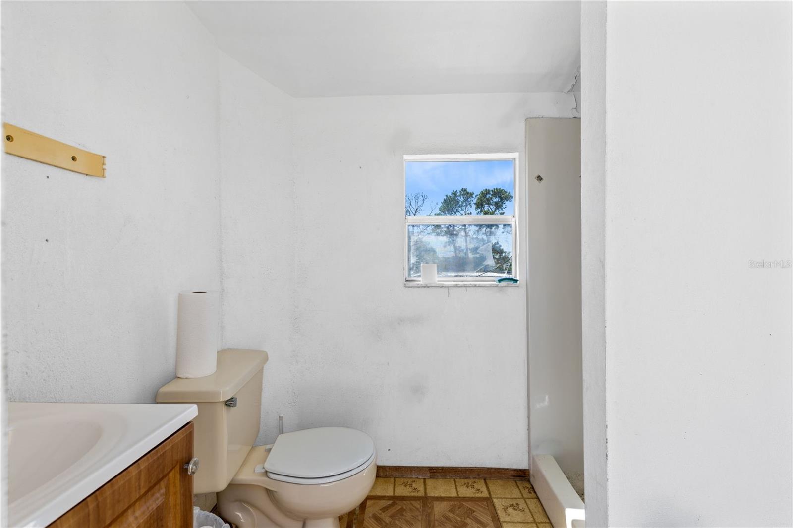 Image 13 of 35 For 18021 Apshawa Road