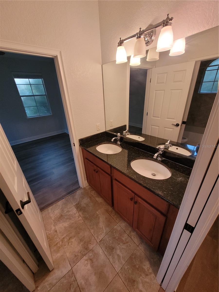 Image 13 of 30 For 1455 Catherine Street