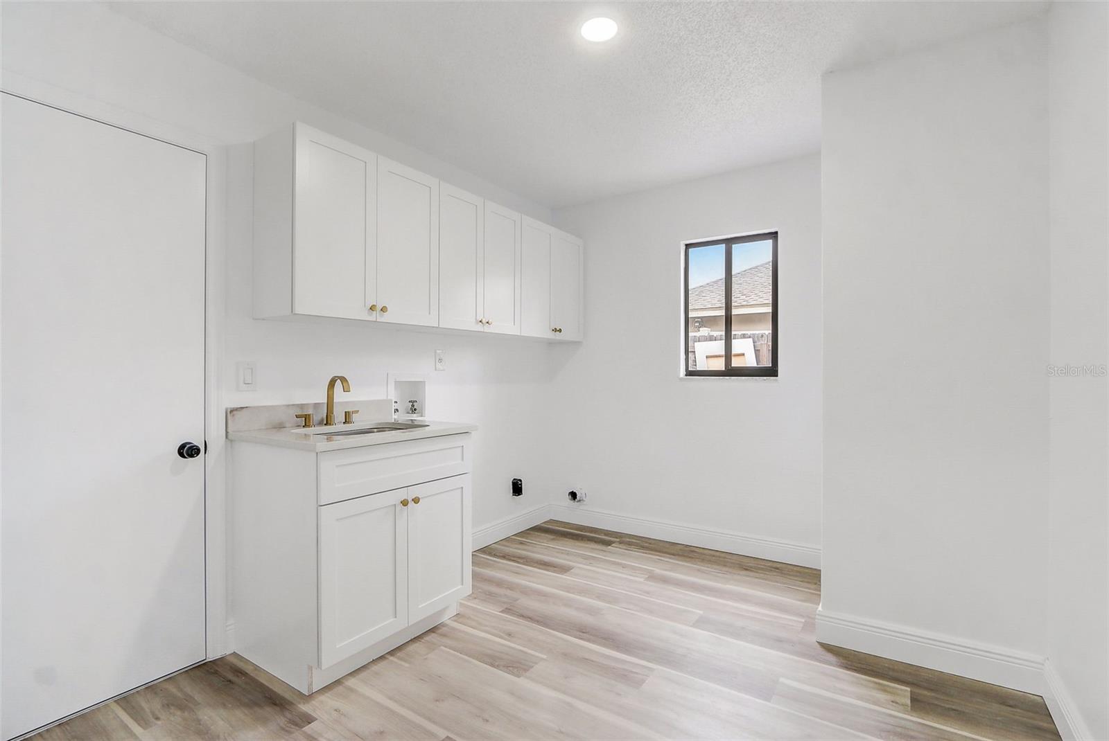 Image 31 of 59 For 3943 Haynes Circle