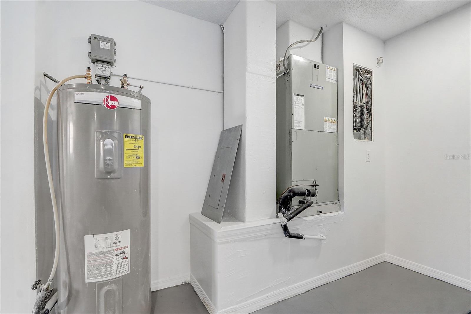 Image 41 of 59 For 3943 Haynes Circle