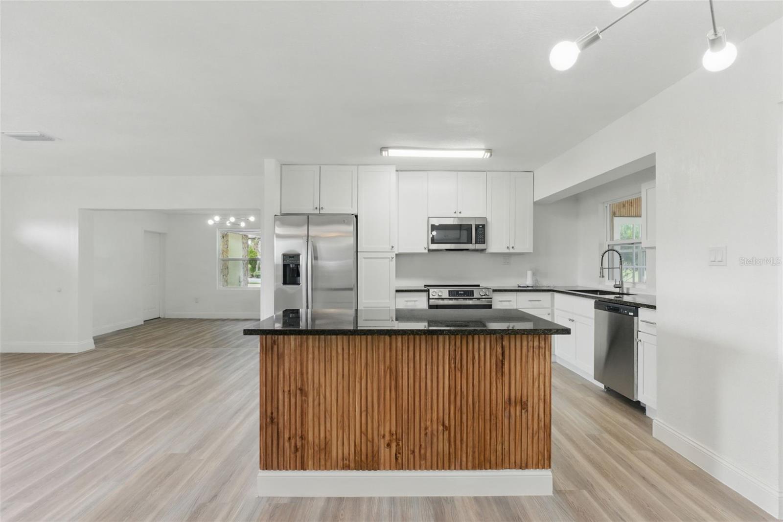 Image 17 of 57 For 8812 Oakwood Drive