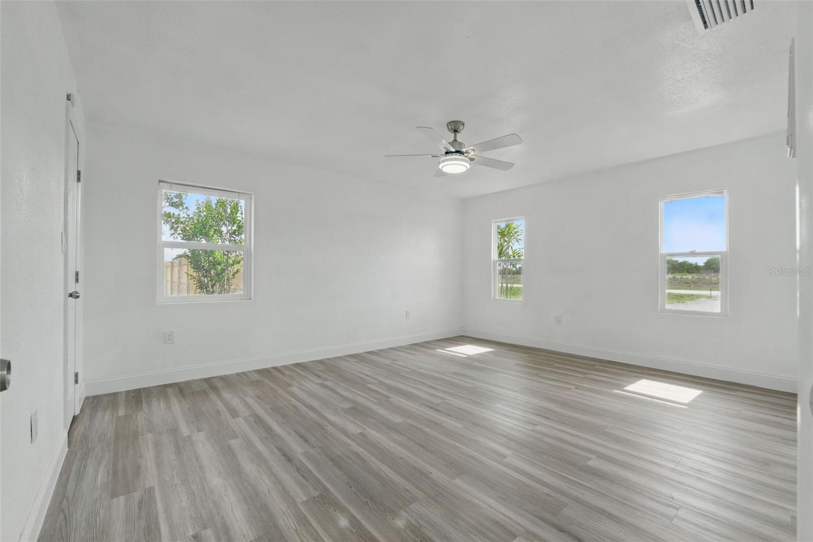 Image 31 of 57 For 8812 Oakwood Drive