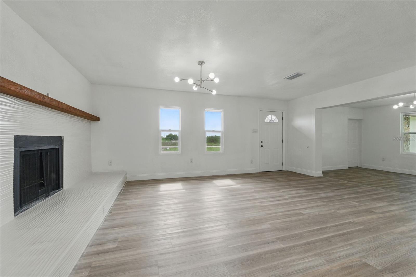 Image 8 of 57 For 8812 Oakwood Drive